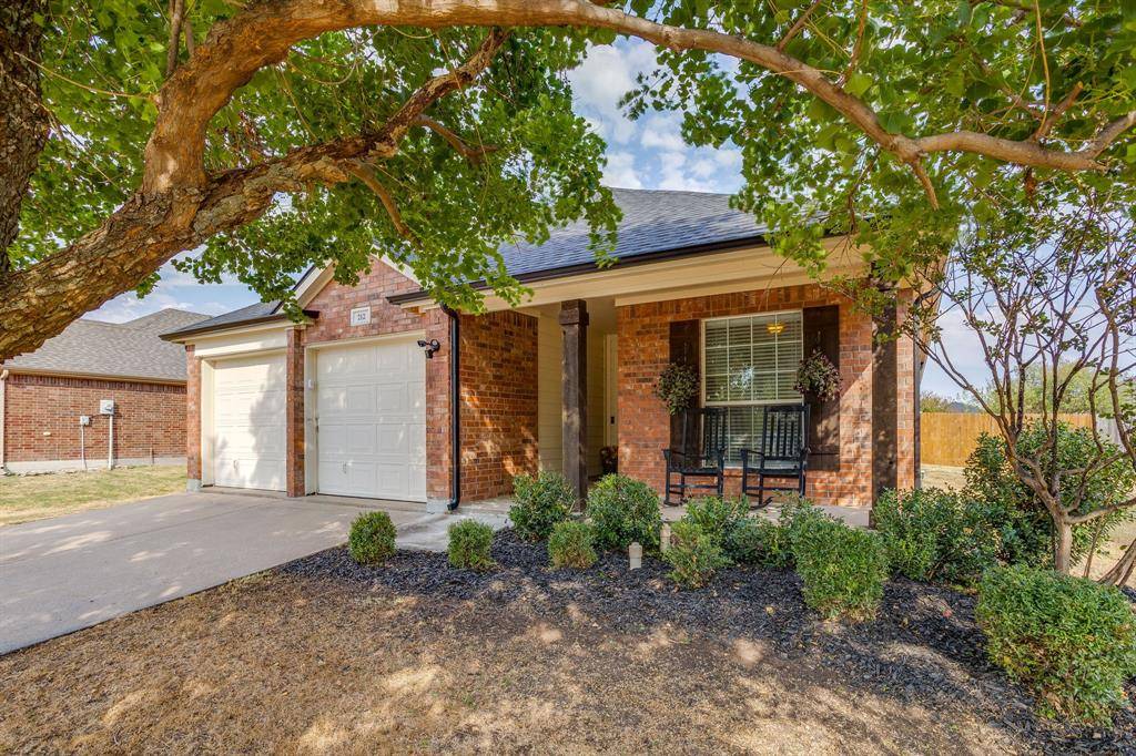 212 Bison Meadow Drive, Waxahachie, TX 75165