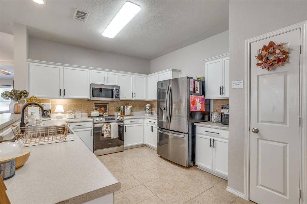 212 Bison Meadow Drive, Waxahachie, TX 75165