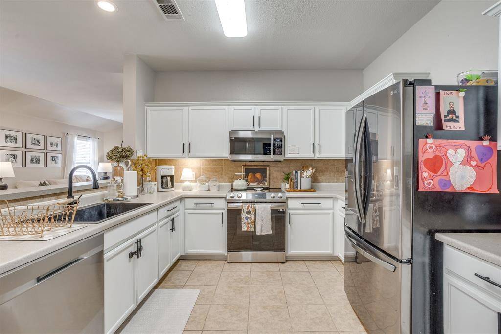 212 Bison Meadow Drive, Waxahachie, TX 75165