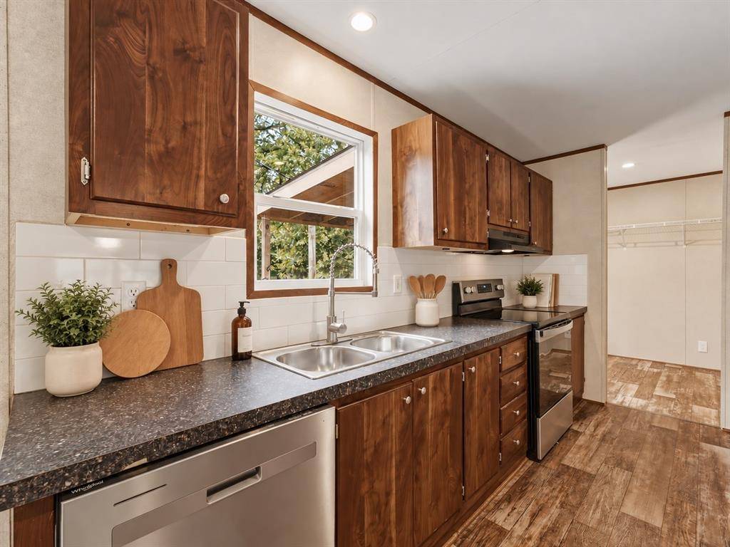 106 Summers Circle, Azle, TX 76020