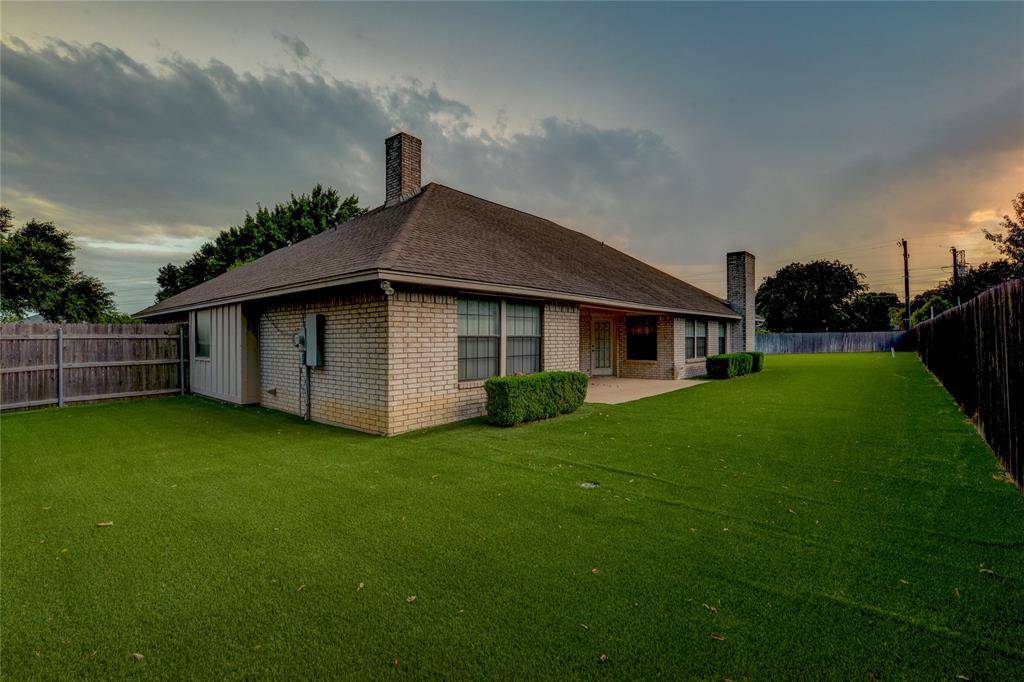 8240 Saddlebrook Drive, Benbrook, TX 76116