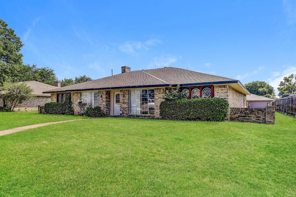 1021 Shadywood Lane, Desoto, TX 75115