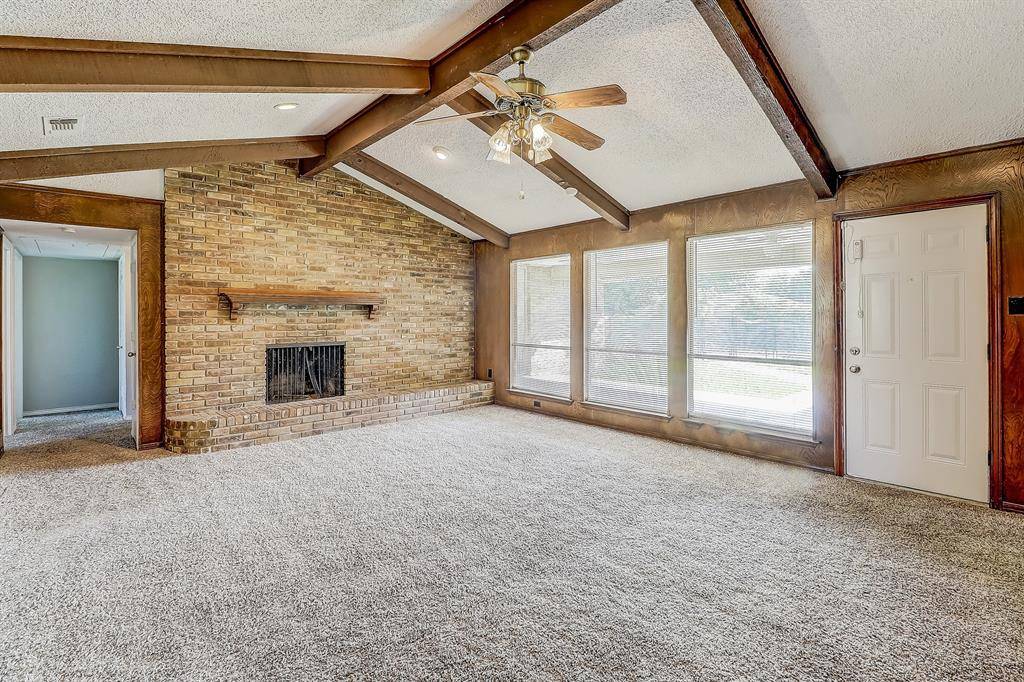 1021 Shadywood Lane, Desoto, TX 75115
