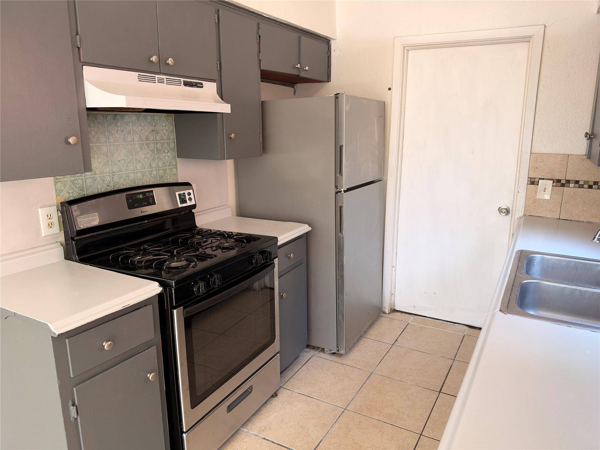 5213 Village PATH, Austin, TX 78744