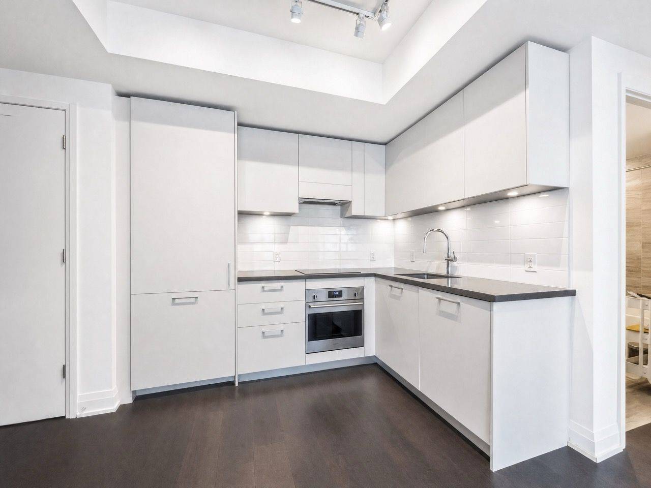 33 Frederick Todd WAY #1307, Toronto C11, ON M4G 0C9