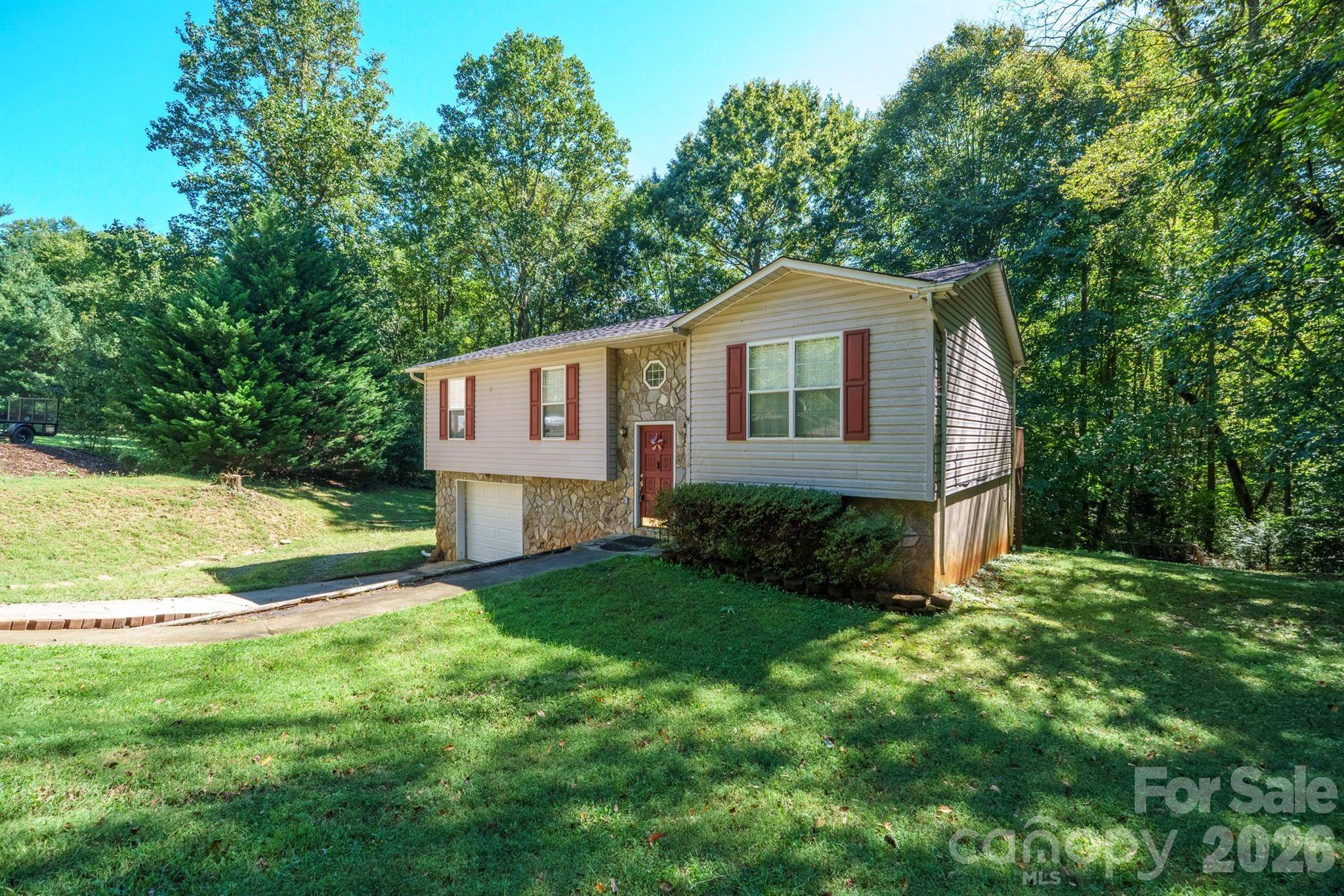 3234 Smokey LN, Lenoir, NC 28645