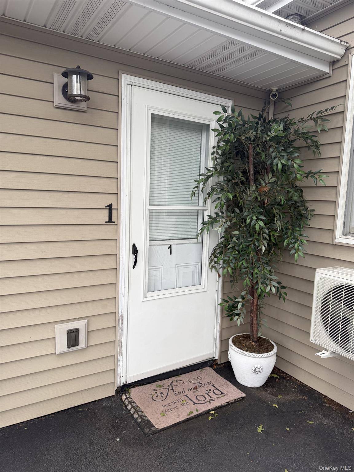 30 Orinoco DR #1, Bay Shore, NY 11706