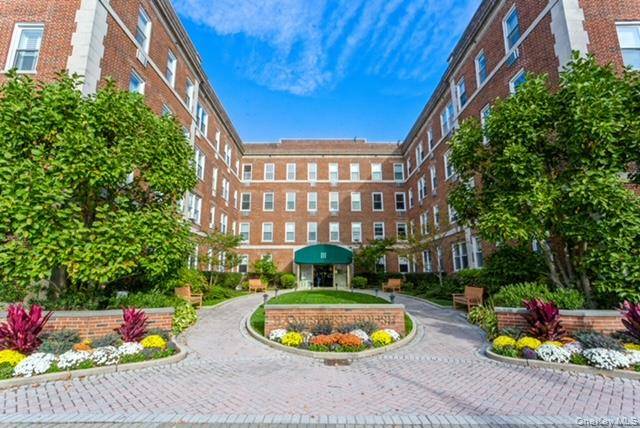 111 7th ST #404, Garden City, NY 11530