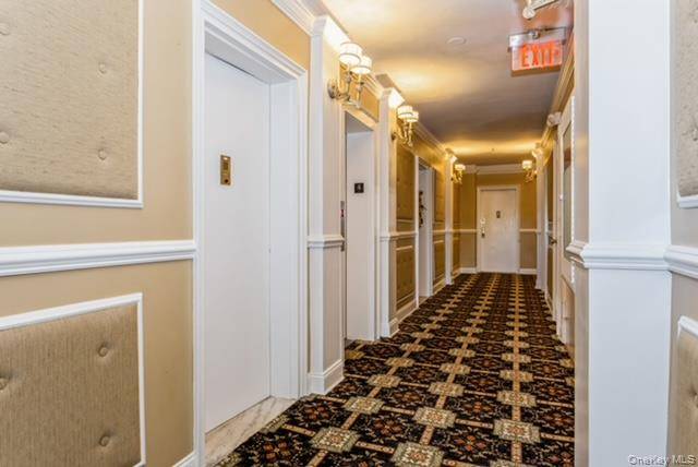 111 7th ST #404, Garden City, NY 11530