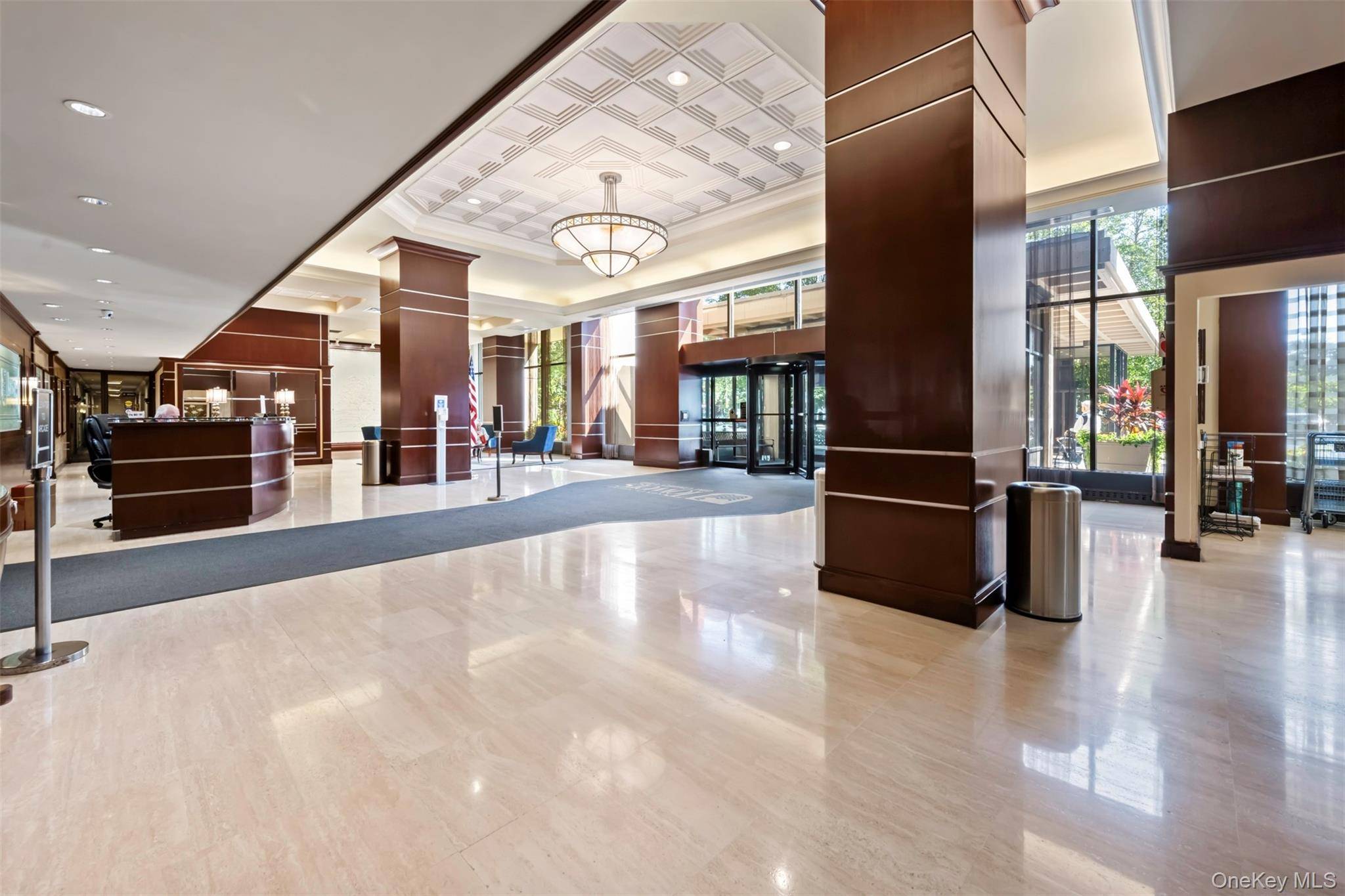 269-10 Grand Central Pkwy #8P, Floral Park, NY 11005