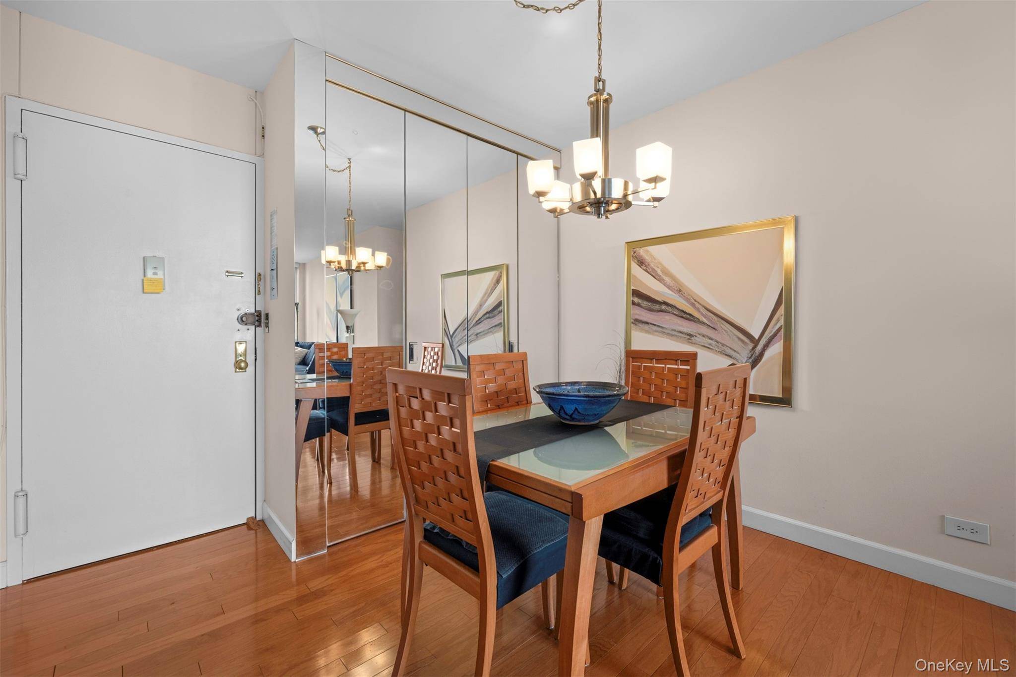 269-10 Grand Central Pkwy #8P, Floral Park, NY 11005