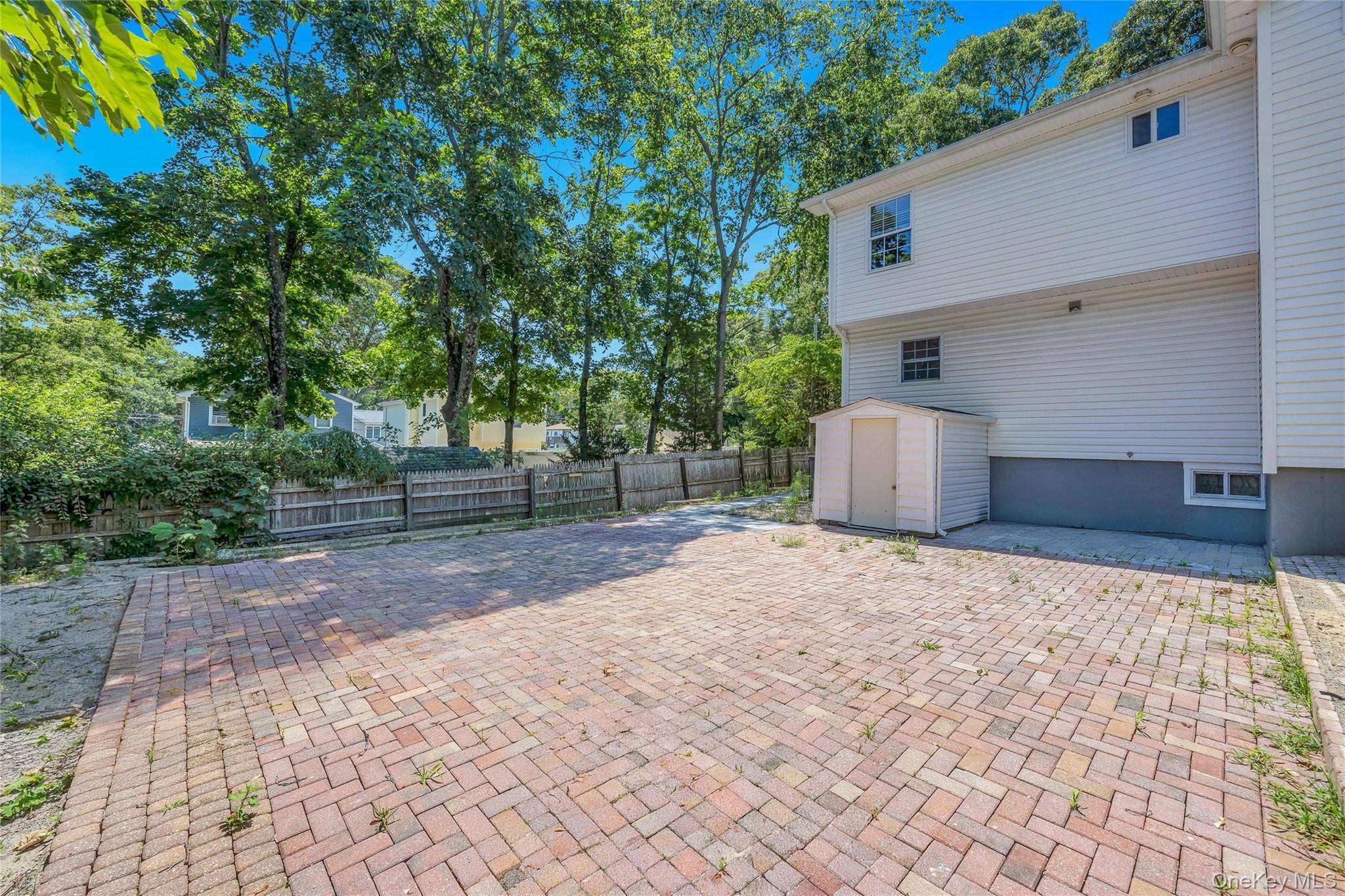 71 Penn ST, Lake Grove, NY 11755
