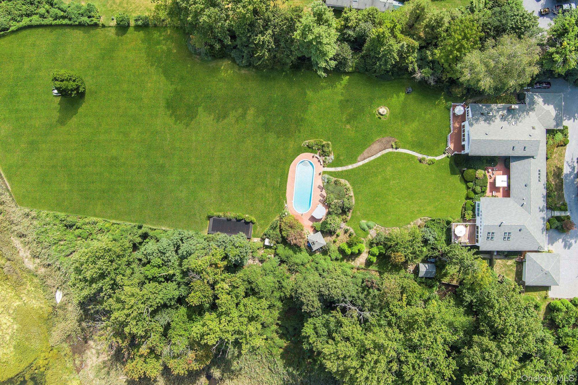 61 Factory Pond RD, Locust Valley, NY 11560