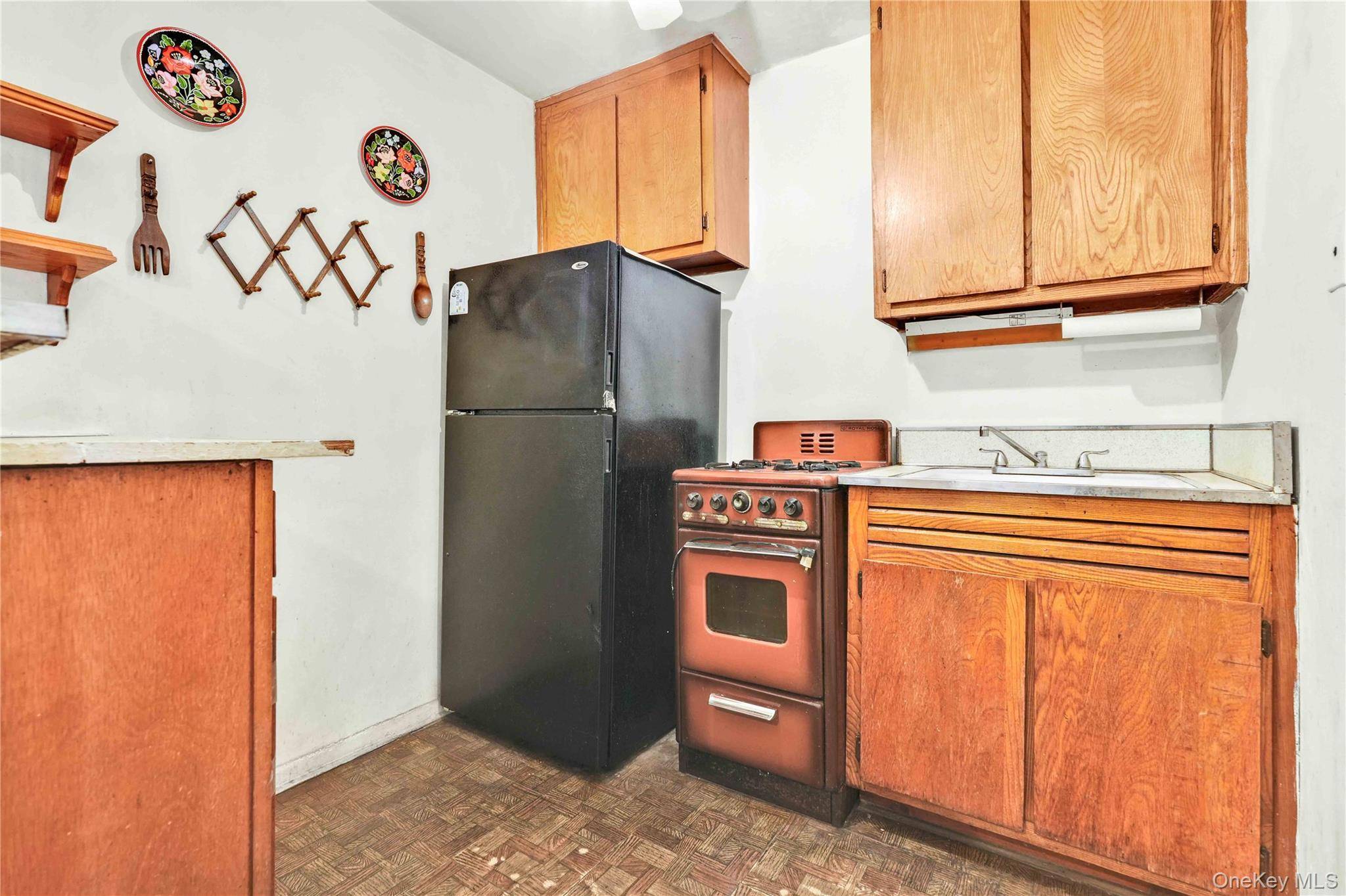 35-20 Leverich ST, Jackson Heights, NY 11372