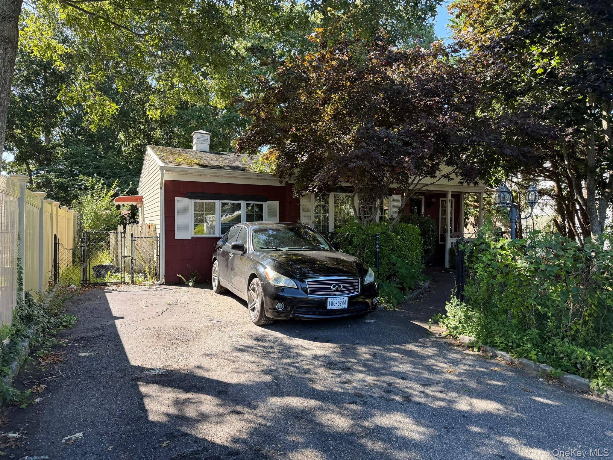 30 Oakwood DR, Shirley, NY 11967