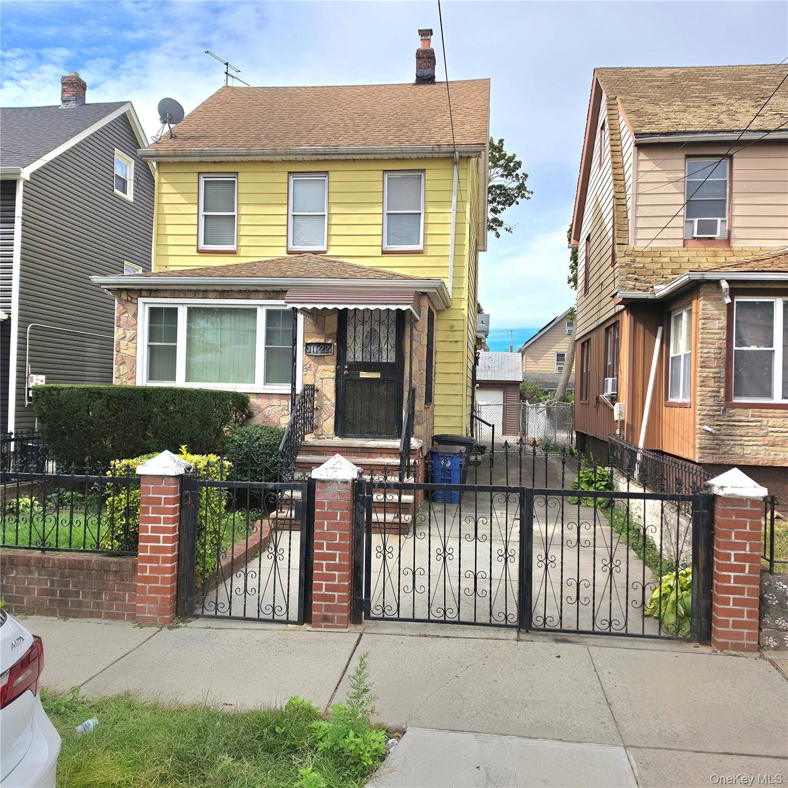 11122 203rd ST, Saint Albans, NY 11412