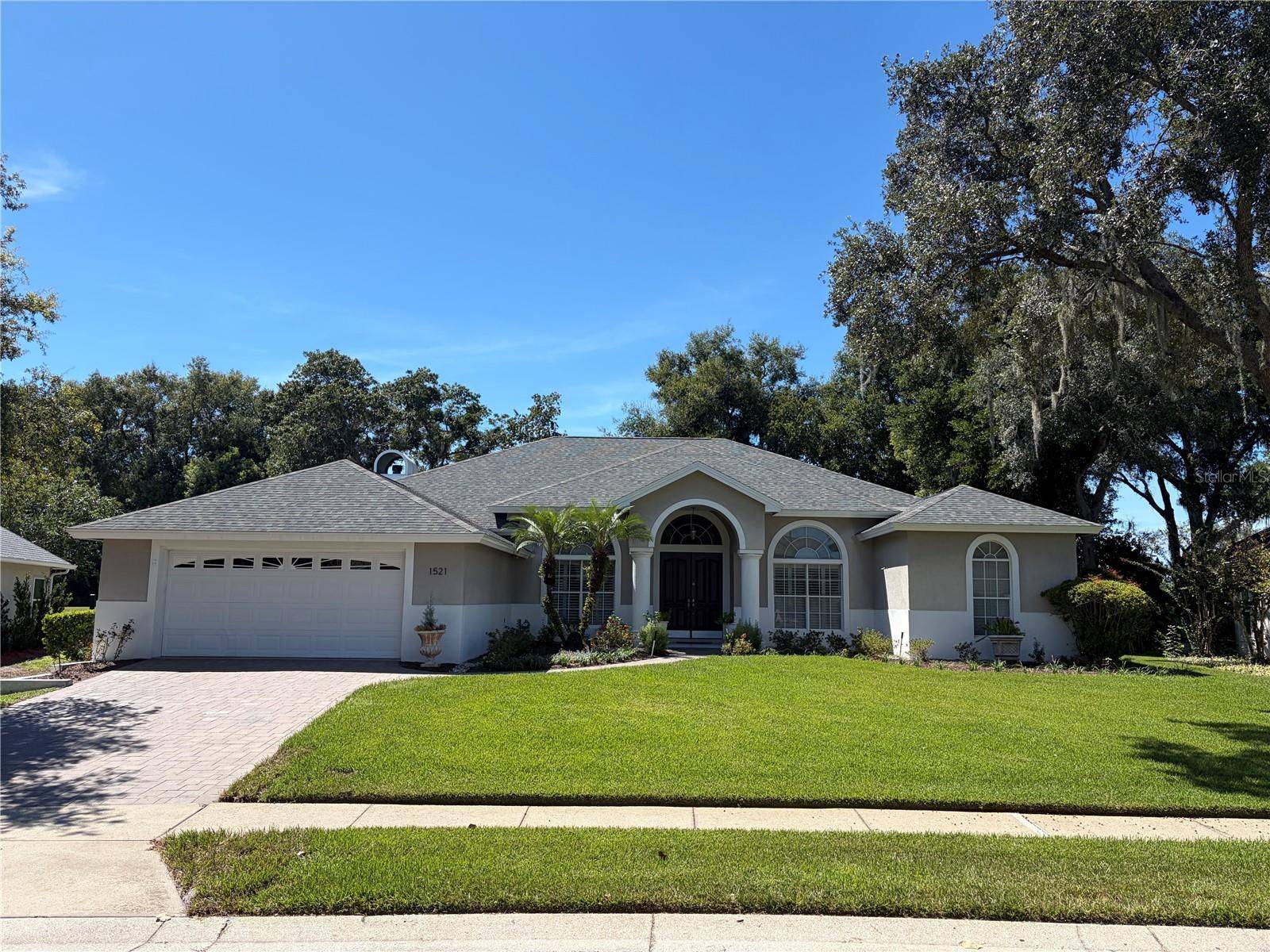 1521 EDGEWATER DR, Mount Dora, FL 32757