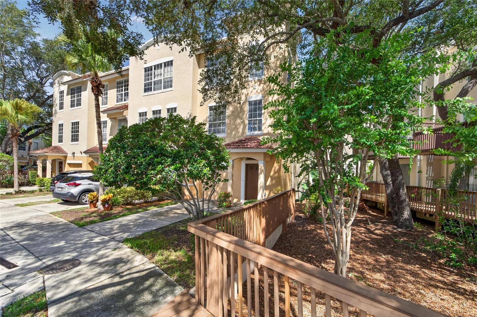 3186 BAYSHORE OAKS DR, Tampa, FL 33611