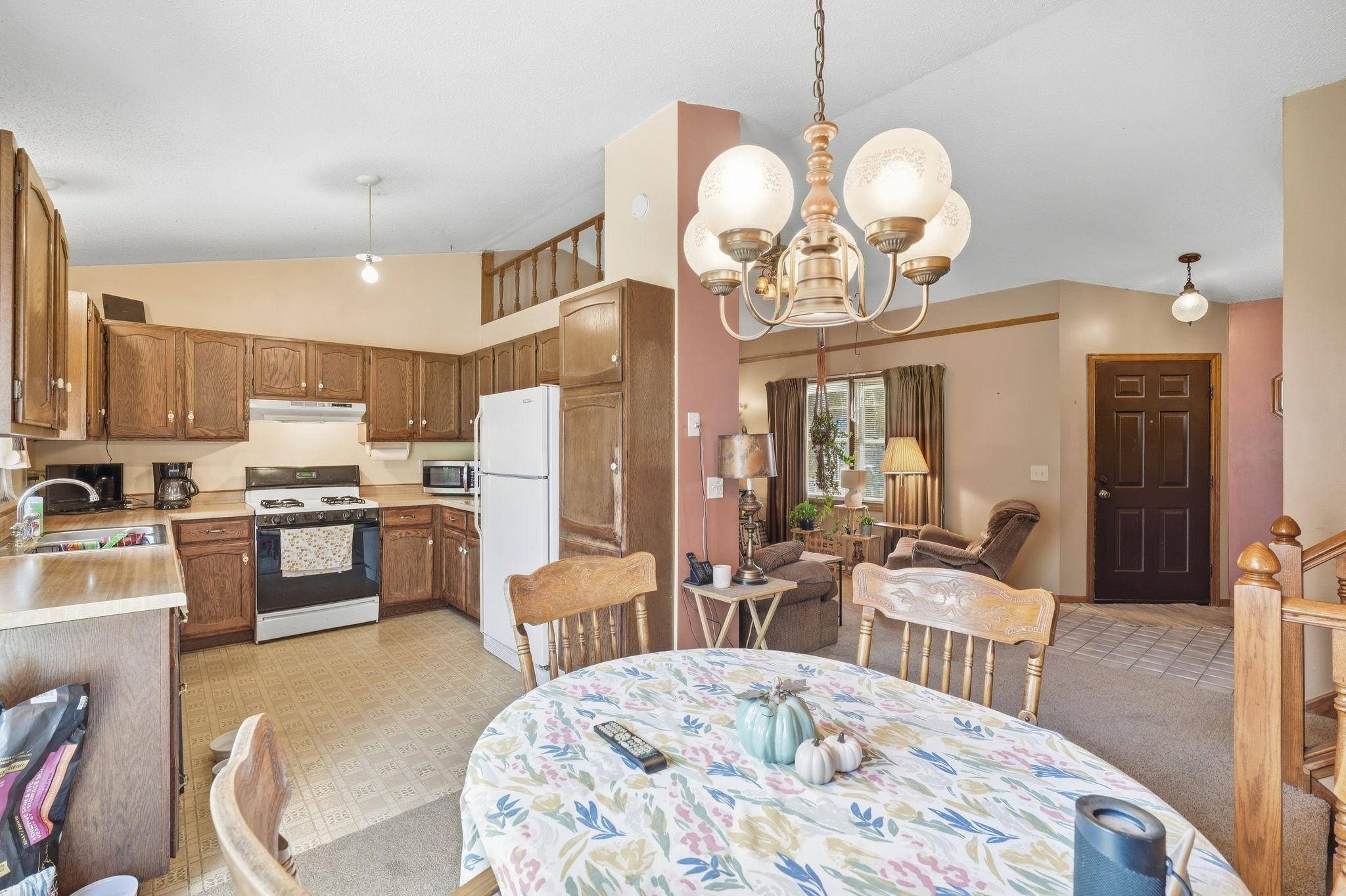 4272 Sun Cliff RD, Eagan, MN 55122