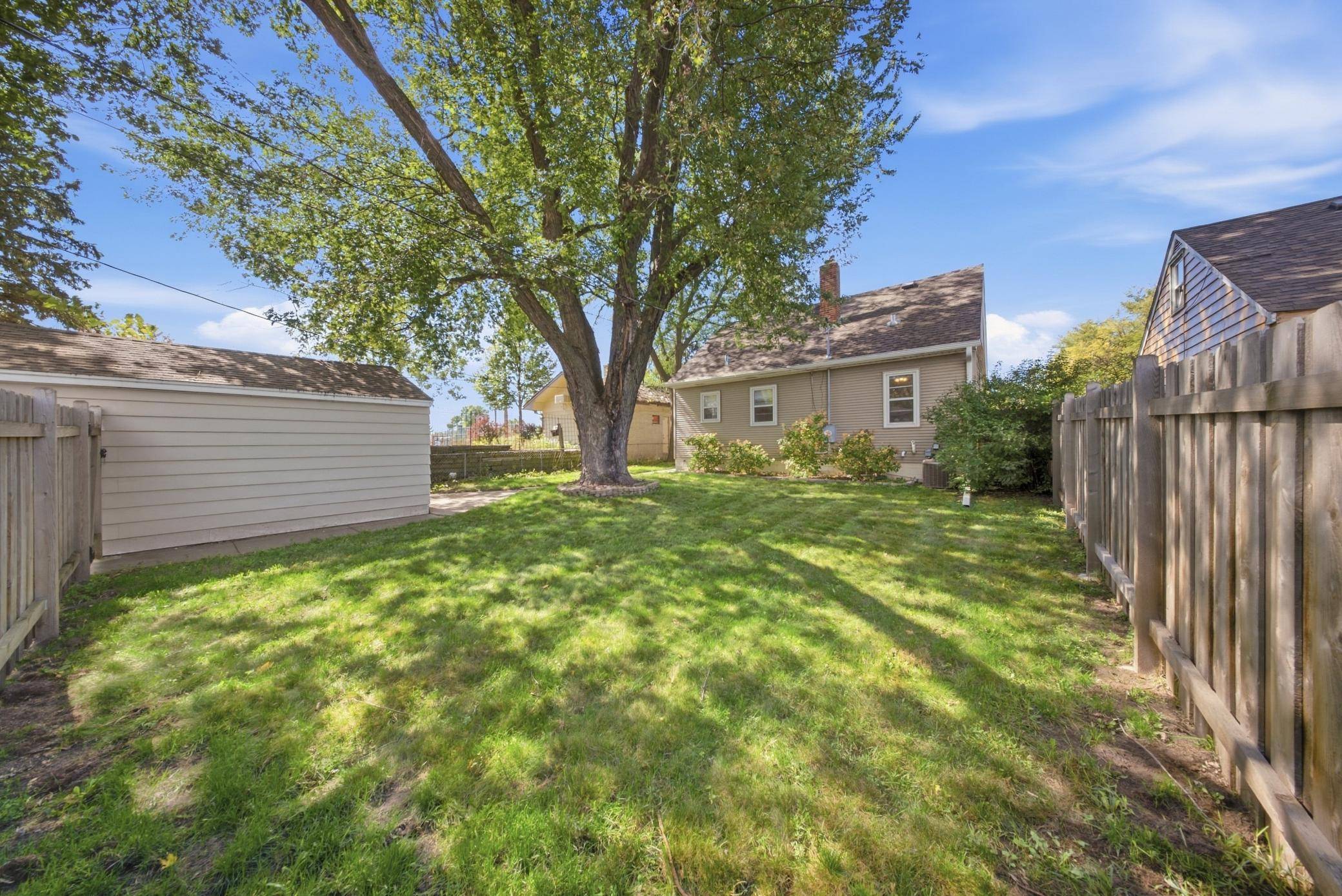 1446 Dale ST N, Saint Paul, MN 55117