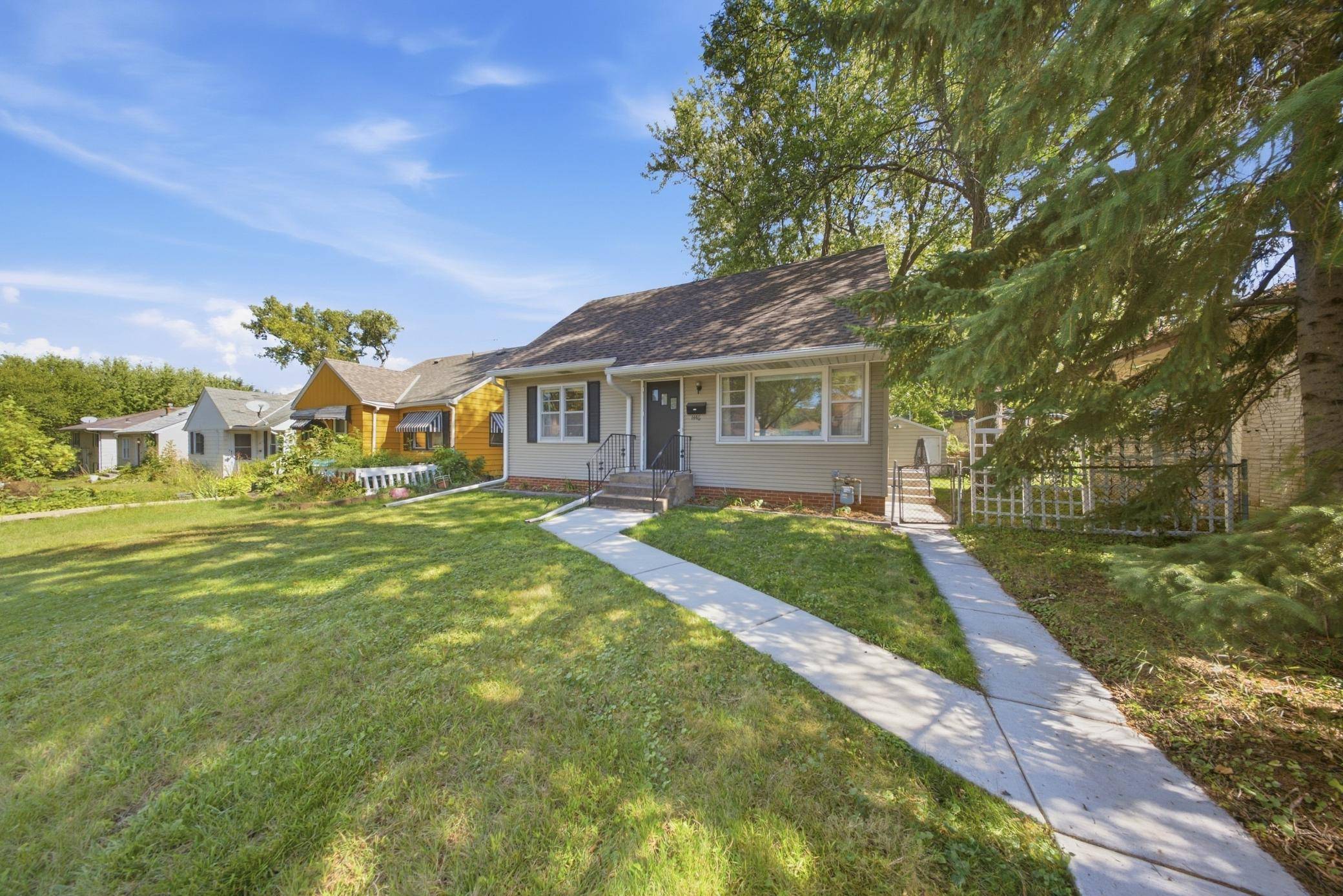 1446 Dale ST N, Saint Paul, MN 55117