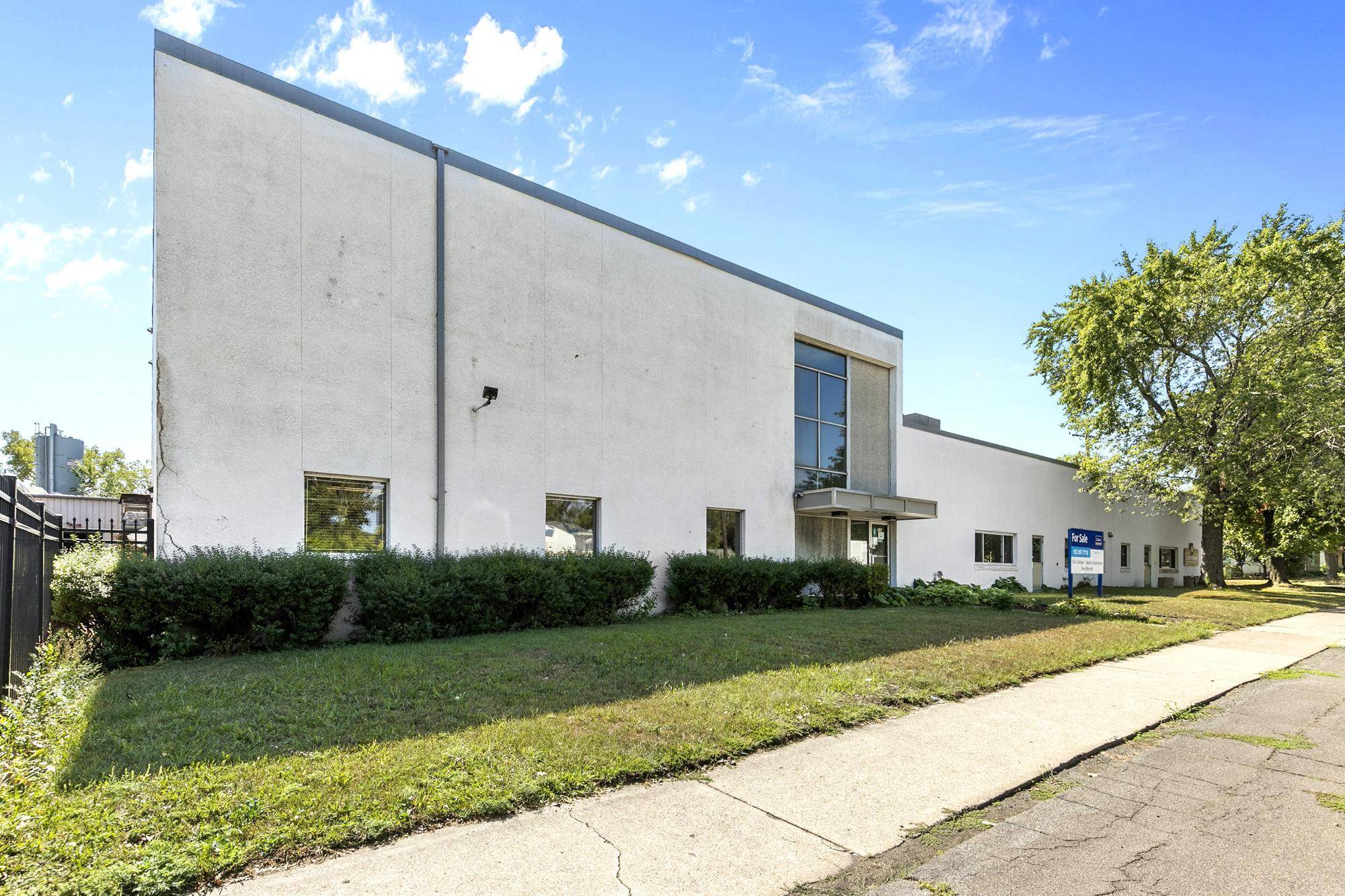 976 Minnehaha AVE W, Saint Paul, MN 55104