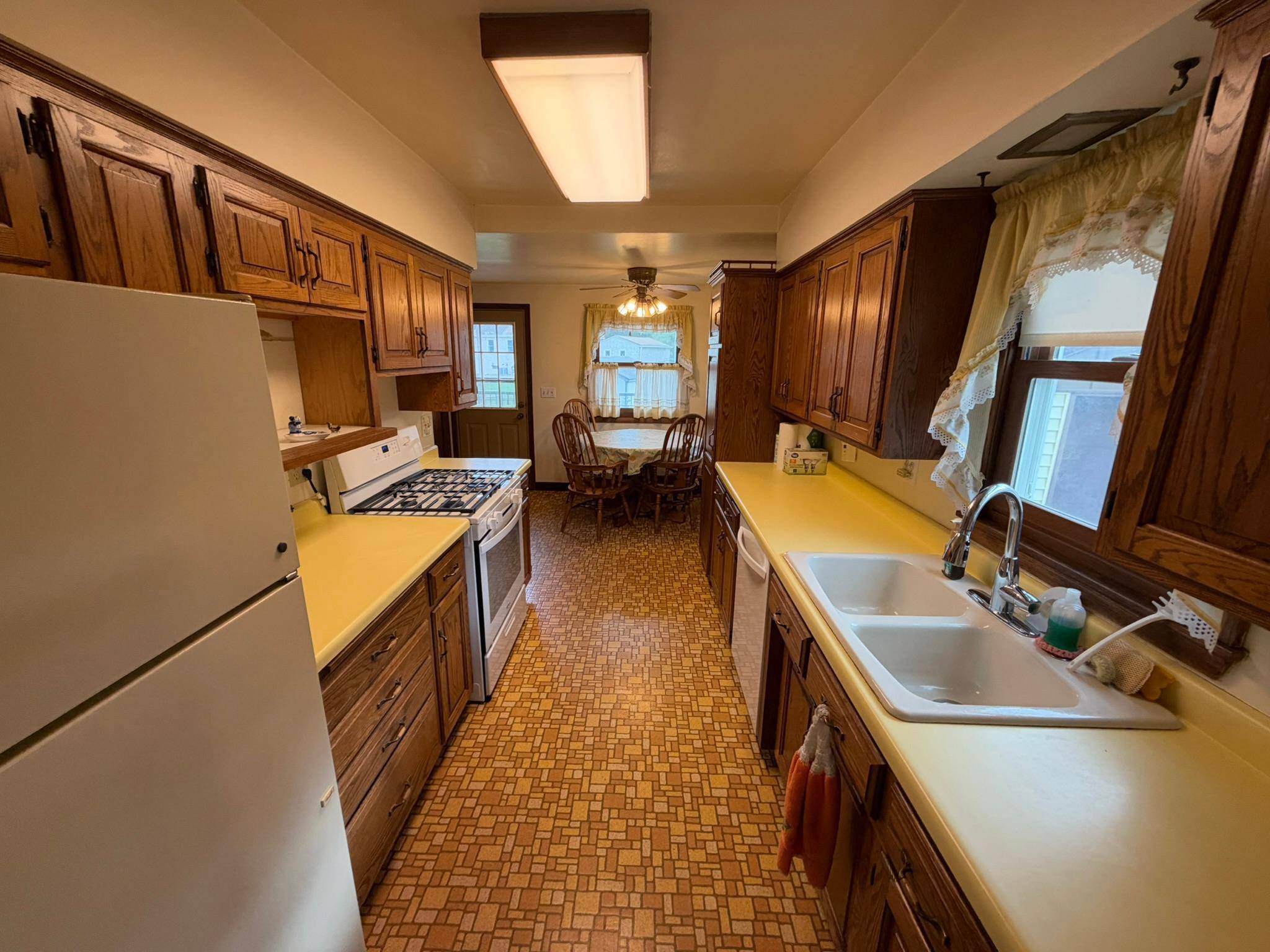 124 Gibraltar RD, Fridley, MN 55421