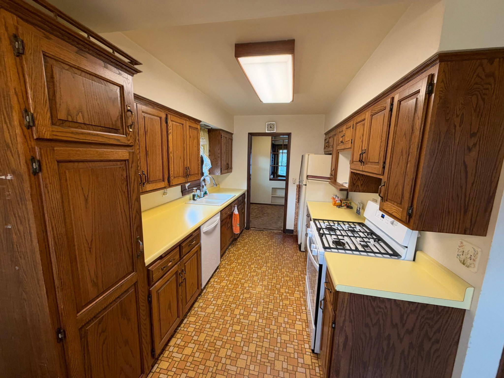 124 Gibraltar RD, Fridley, MN 55421