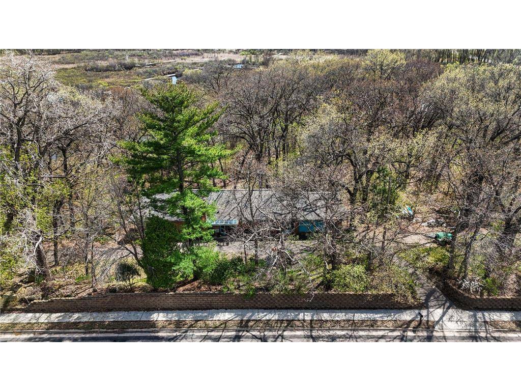 556 County Road C, Roseville, MN 55113