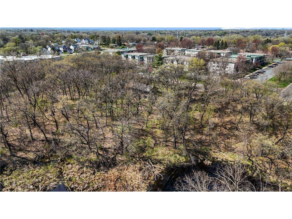 556 County Road C, Roseville, MN 55113