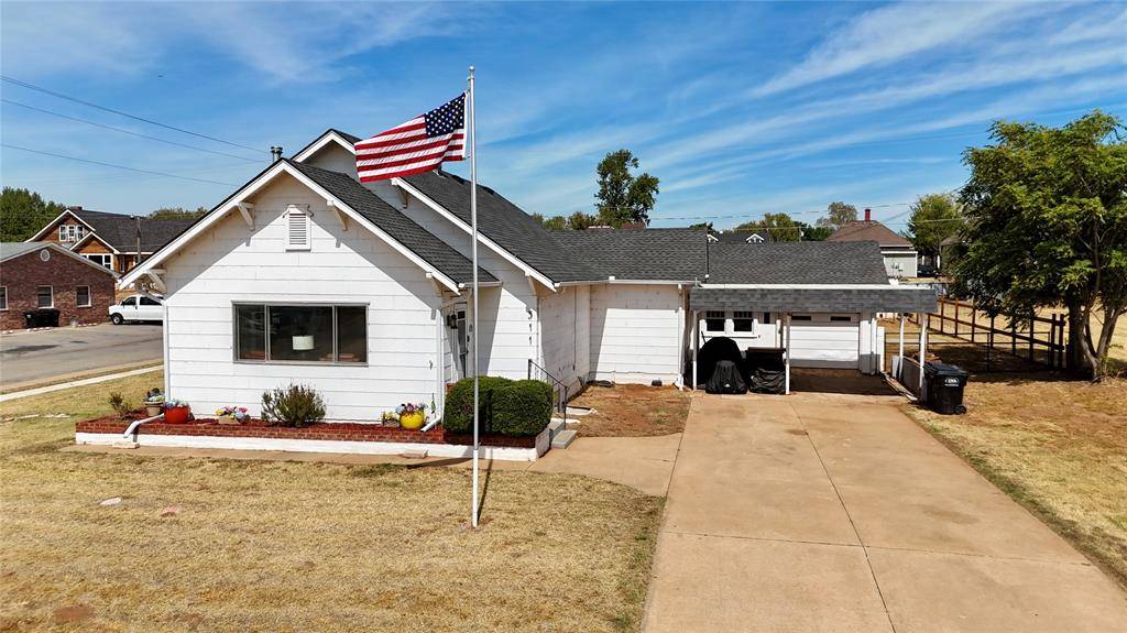 305 E Main ST, Hydro, OK 73048