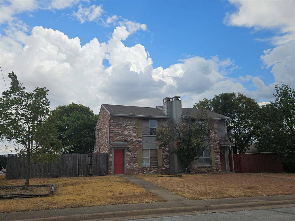 808-810 Red Bud Drive, Desoto, TX 75115