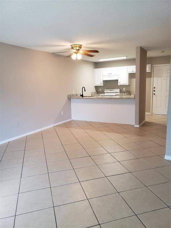 808-810 Red Bud Drive, Desoto, TX 75115