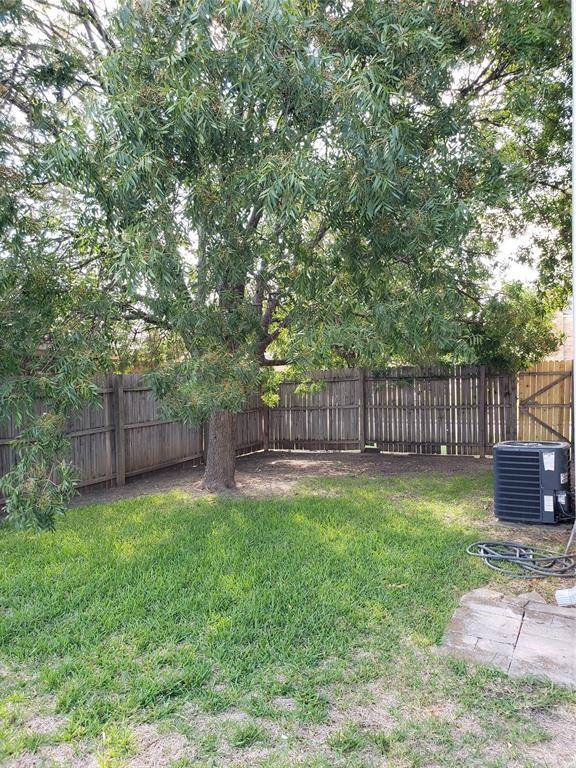 808-810 Red Bud Drive, Desoto, TX 75115