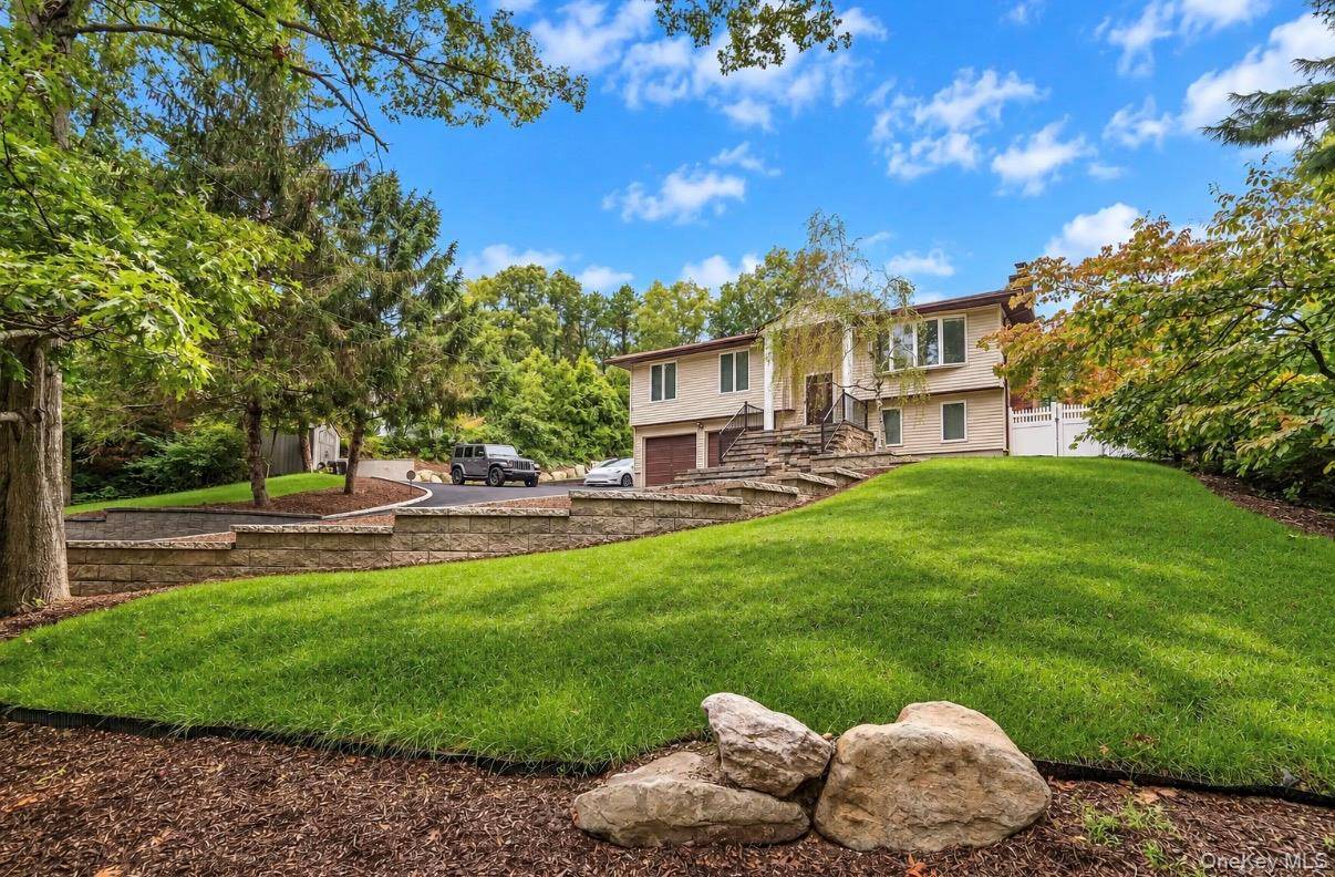 47 McArthur LN, Smithtown, NY 11787