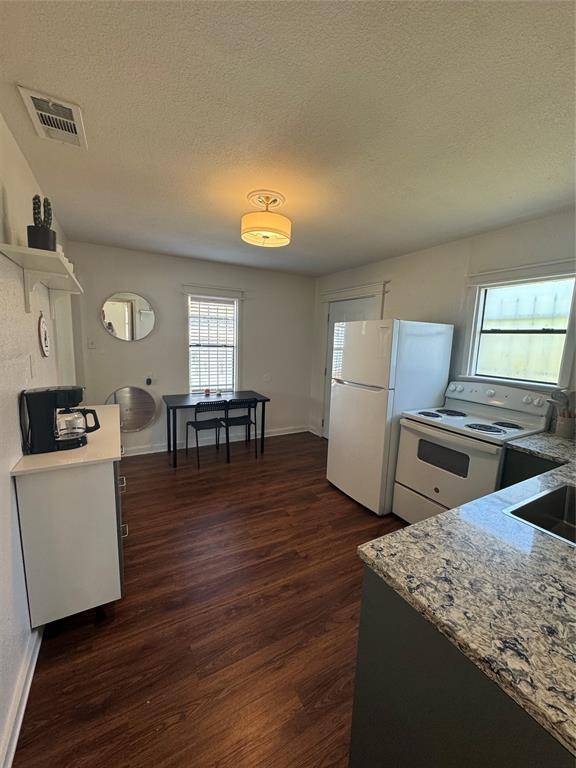 108 NW 30th Street, Fort Worth, TX 76106
