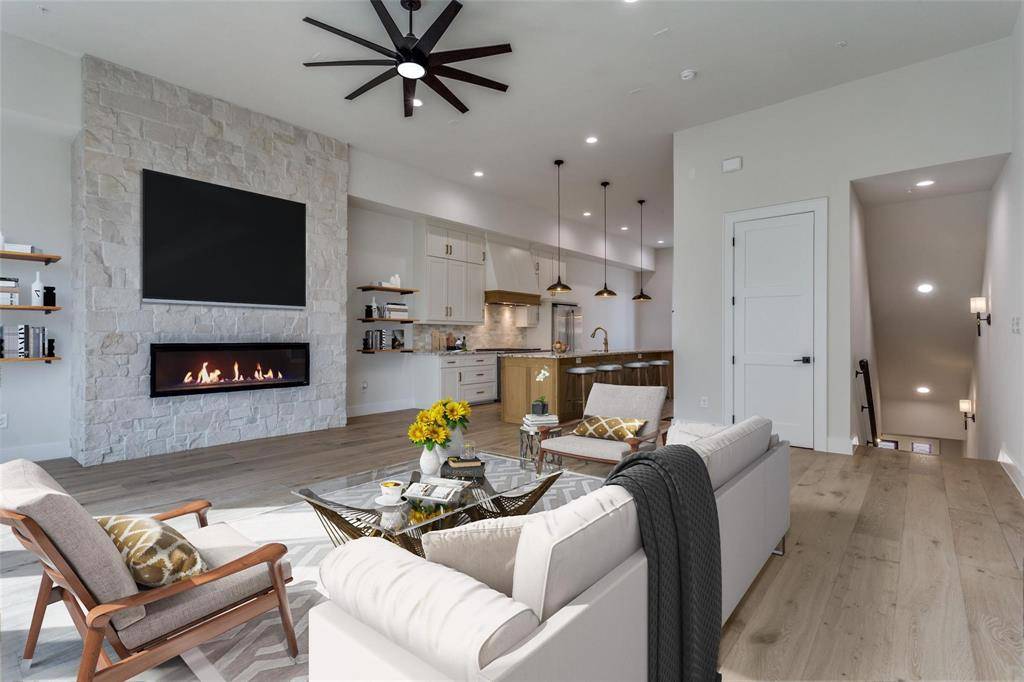 250 E Dallas Street #114, Grapevine, TX 76051