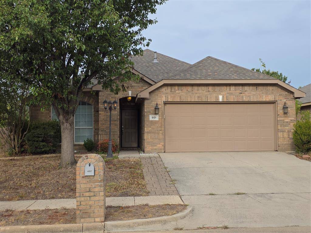 601 Crestview Court, Saginaw, TX 76179