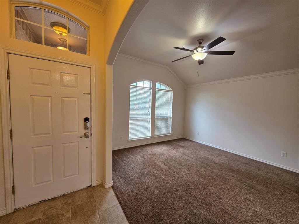 601 Crestview Court, Saginaw, TX 76179