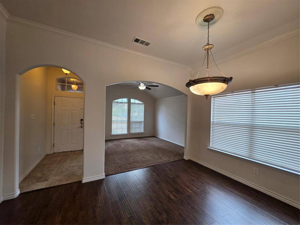 601 Crestview Court, Saginaw, TX 76179