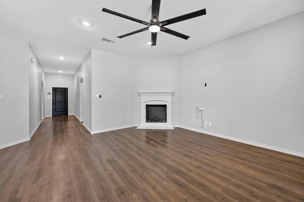 108 Lakeview Circle, Pilot Point, TX 76258