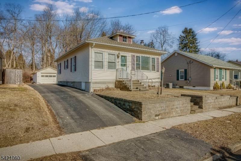 34 Mason Ave, Newton Town, NJ 07860
