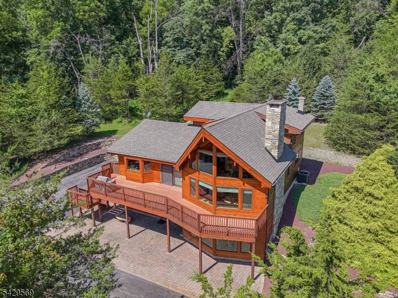 8 Highlands Ln, Hardwick Twp., NJ 07825