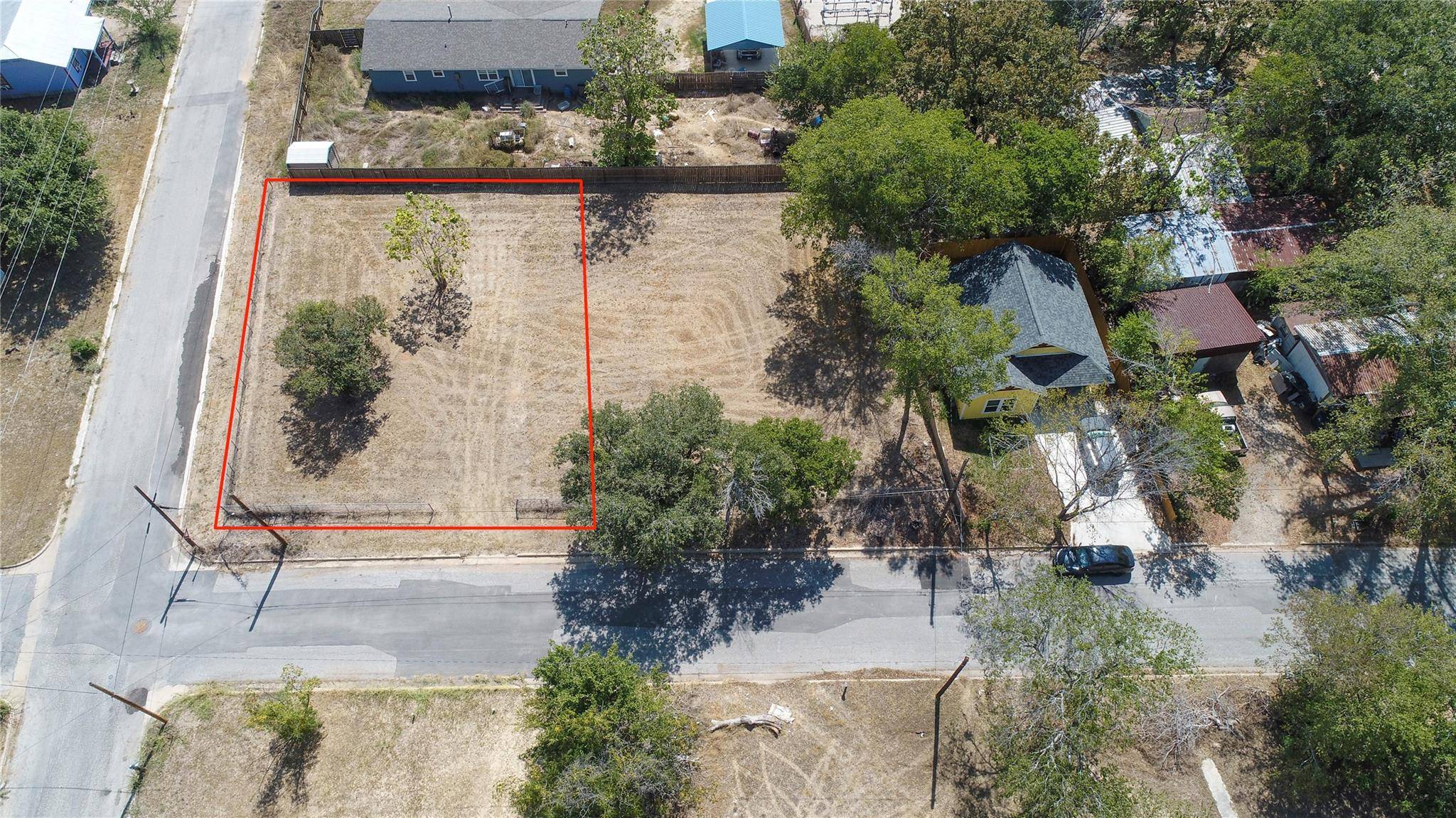 1602 Cummings ST, Luling, TX 78648