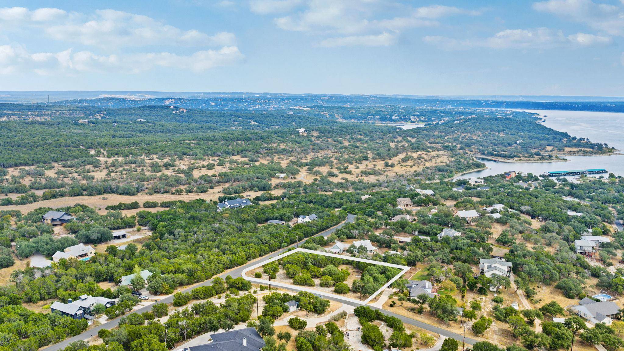 927 Debco LN, Spicewood, TX 78669