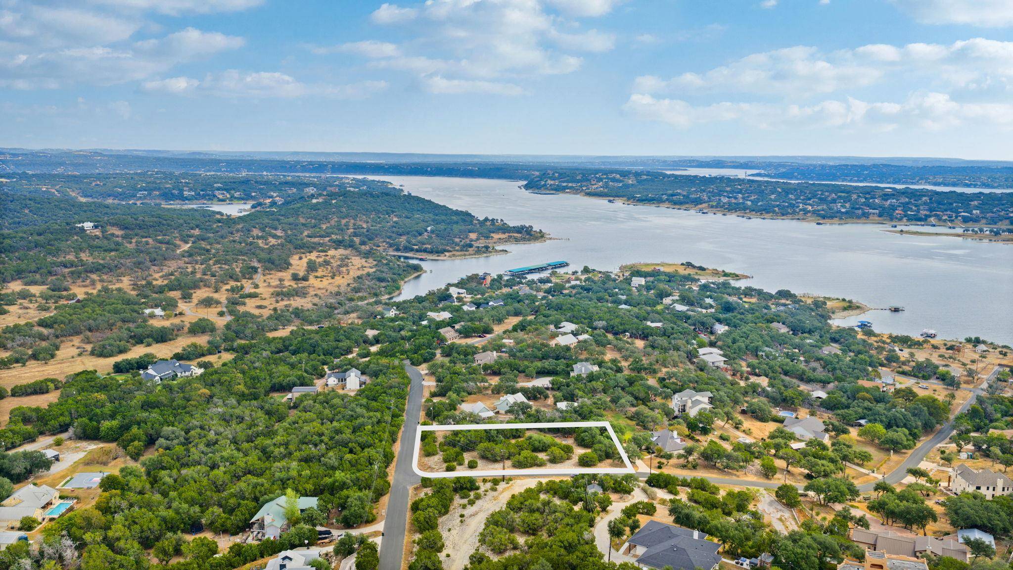 927 Debco LN, Spicewood, TX 78669