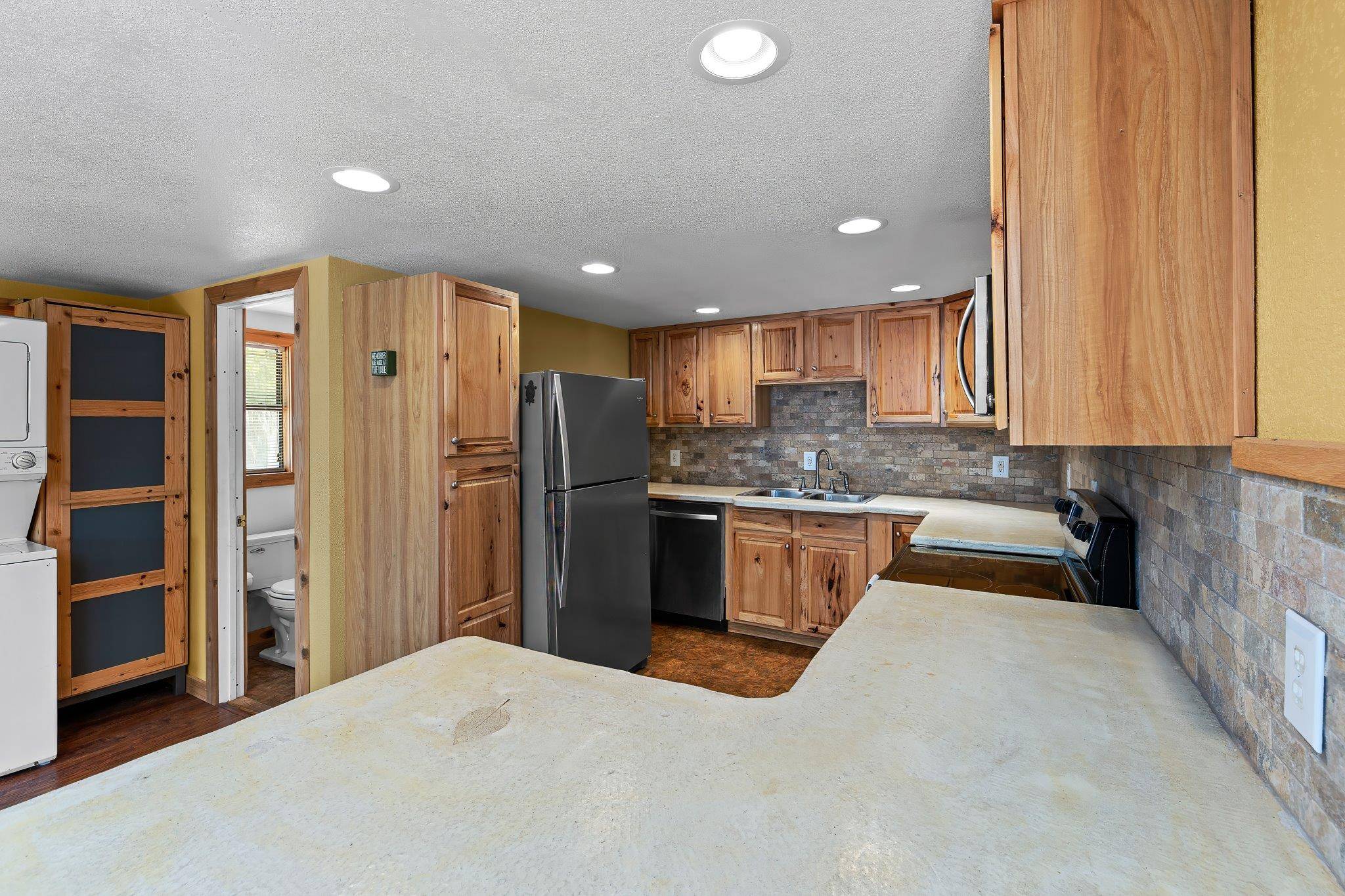 10614 Sunny LN, Jonestown, TX 78645