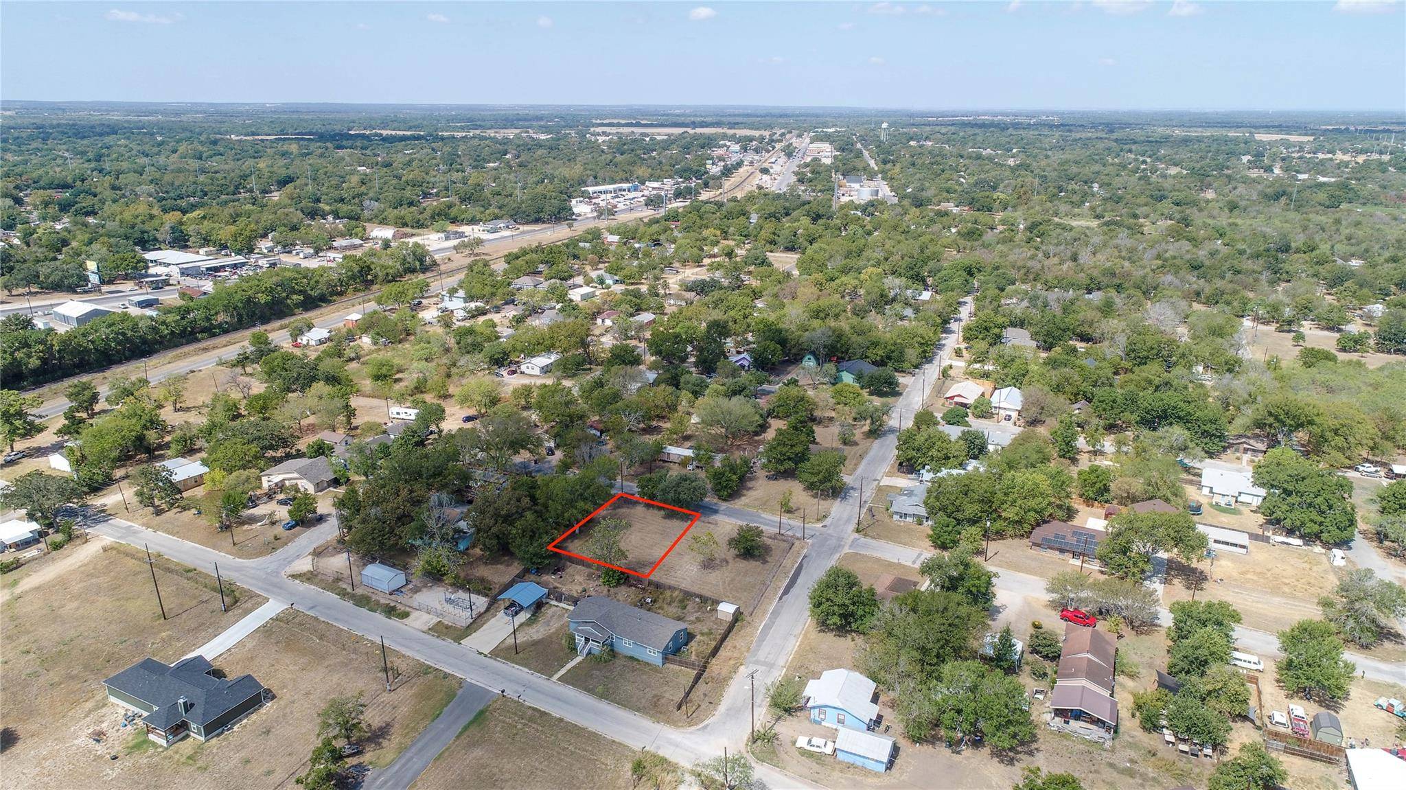220 Daisy Ave, Luling, TX 78648