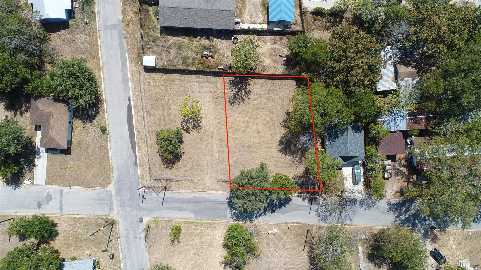 220 Daisy Ave, Luling, TX 78648