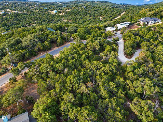 8600 + 8602 Grandview DR, Jonestown, TX 78645